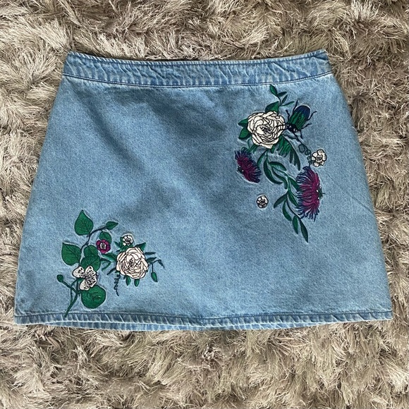 H&M COACHELLA women floral embroidery front denim mini skirt. Size 10. Used. - Picture 1 of 8
